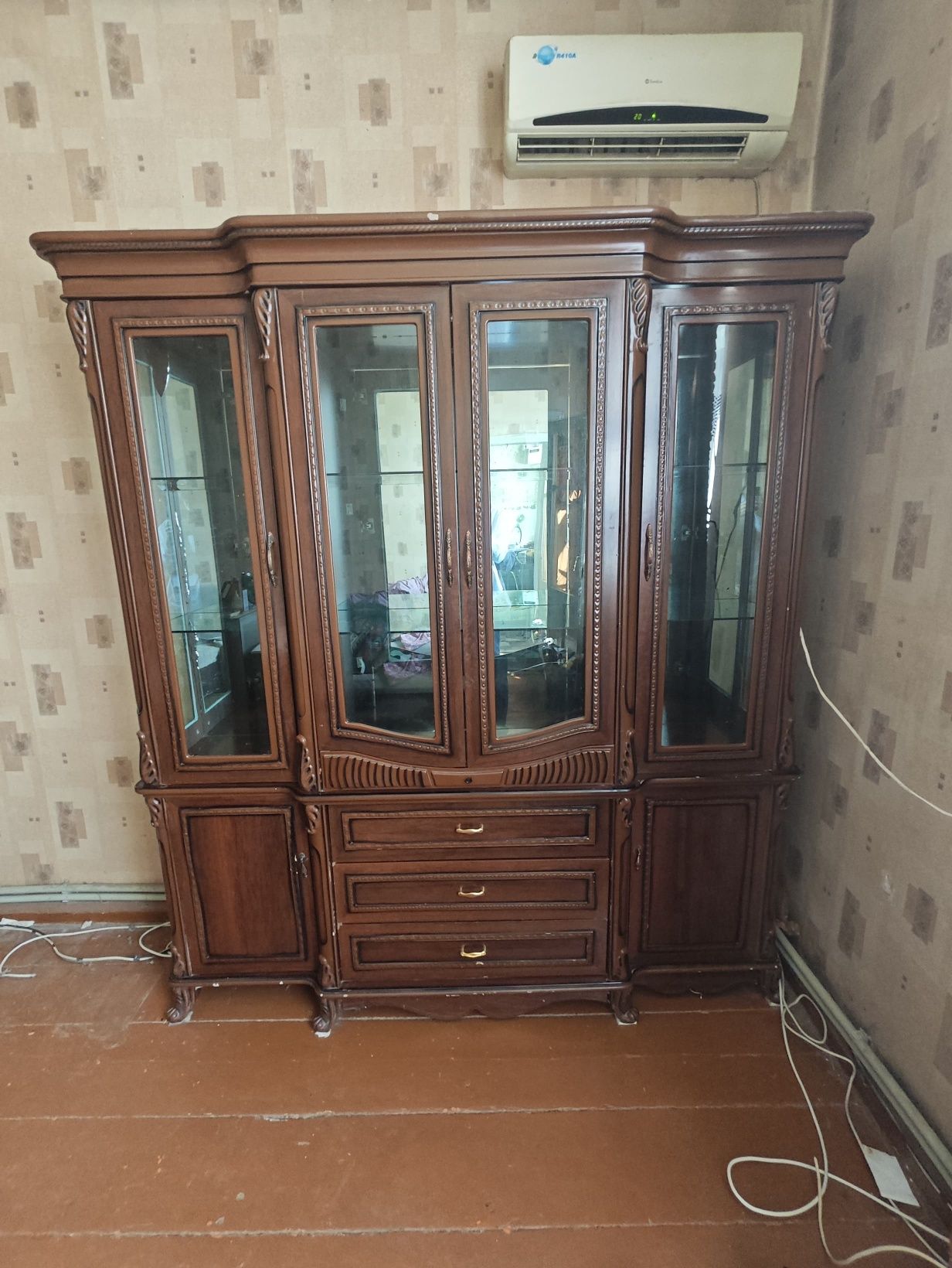 Продается сервант