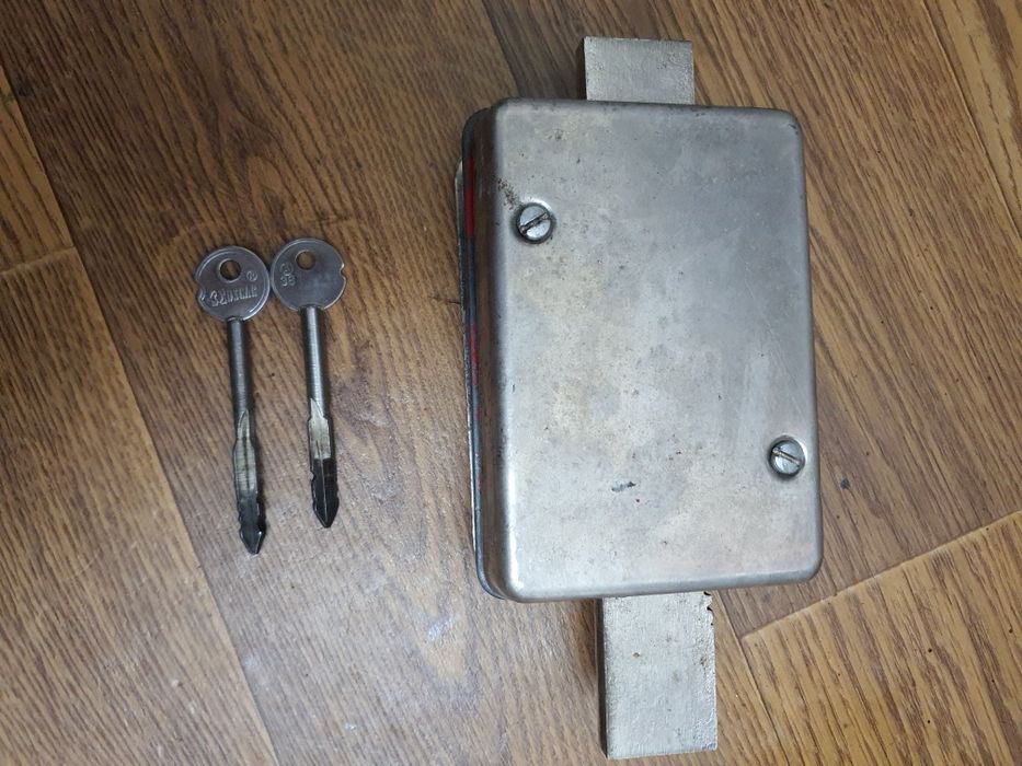 Замок  накладной