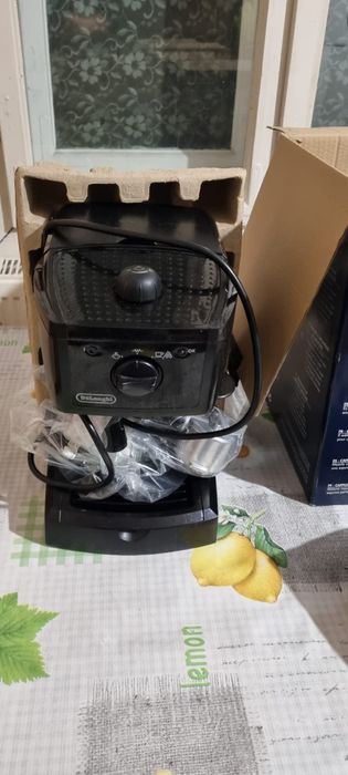 Vand aparat cafea nou DeLonghi