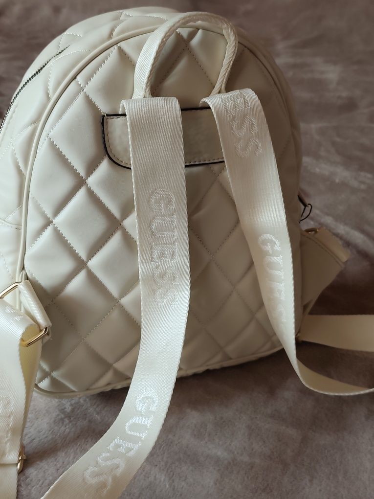 Раница Guess бяла