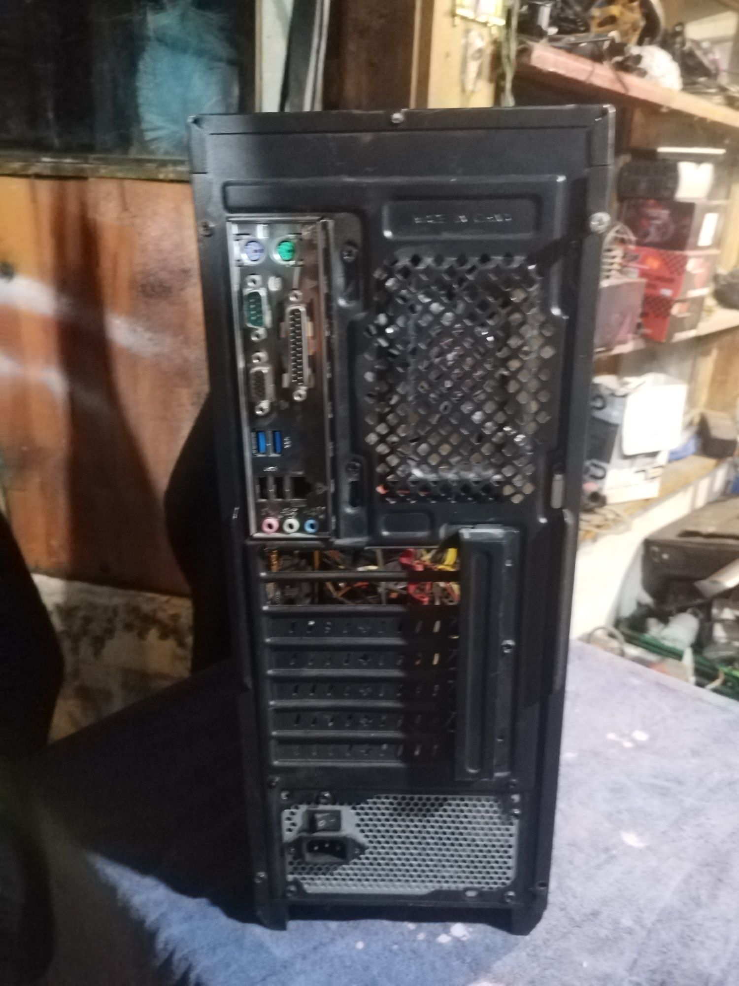 Unitate pc i7 gen 4 12gb ram 4gb video