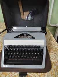 Продам машинку пишущаю