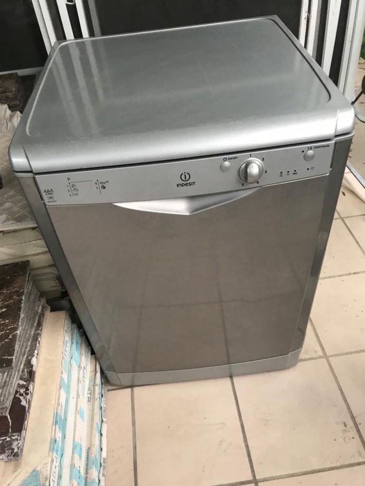 Продаю посудомоечную машину indesit в хорошем состоянии