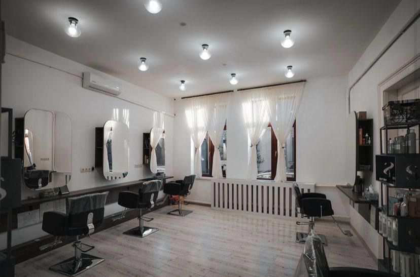 Inchiriez scaun de coafor , frizerie si make-up artista