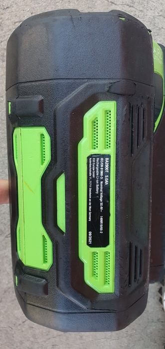 Trimer pe bateri .56v. pentru gard viu