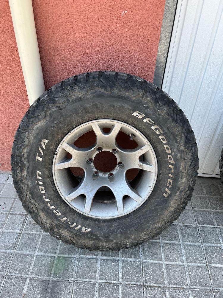 Гуми с джанти 31/10.5/15