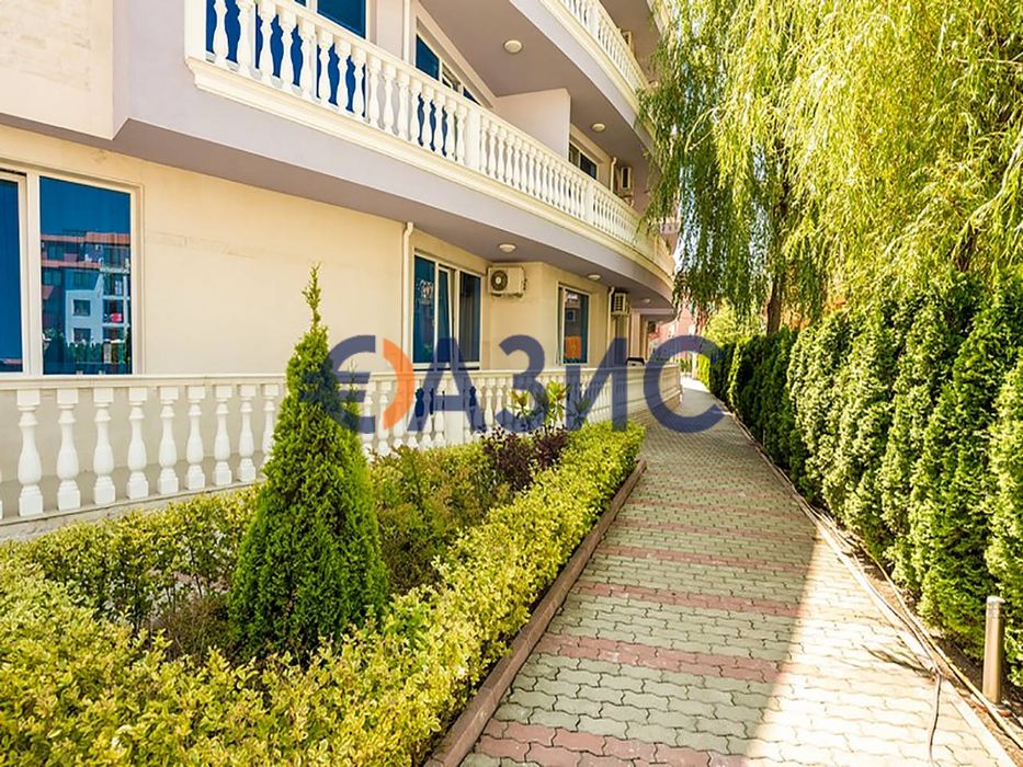 Двустаен апартамент на 2 етаж в комплекс Аврора в Несебър, България -