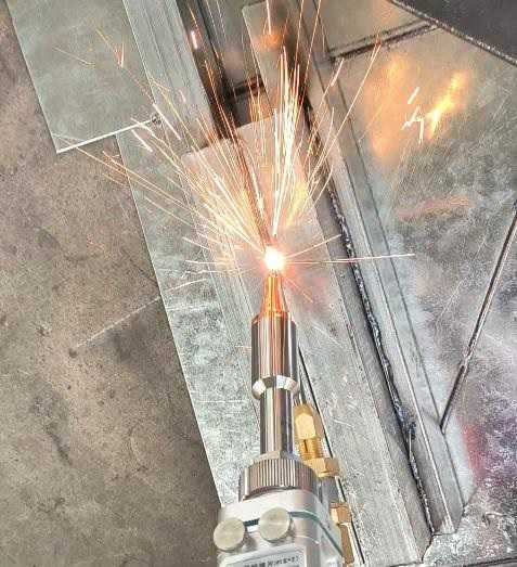 Aparat sudură laser 3 în 1 (aproape nou) - 2000w