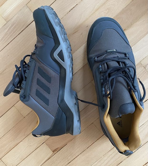 Маратонки “адидас” Continental