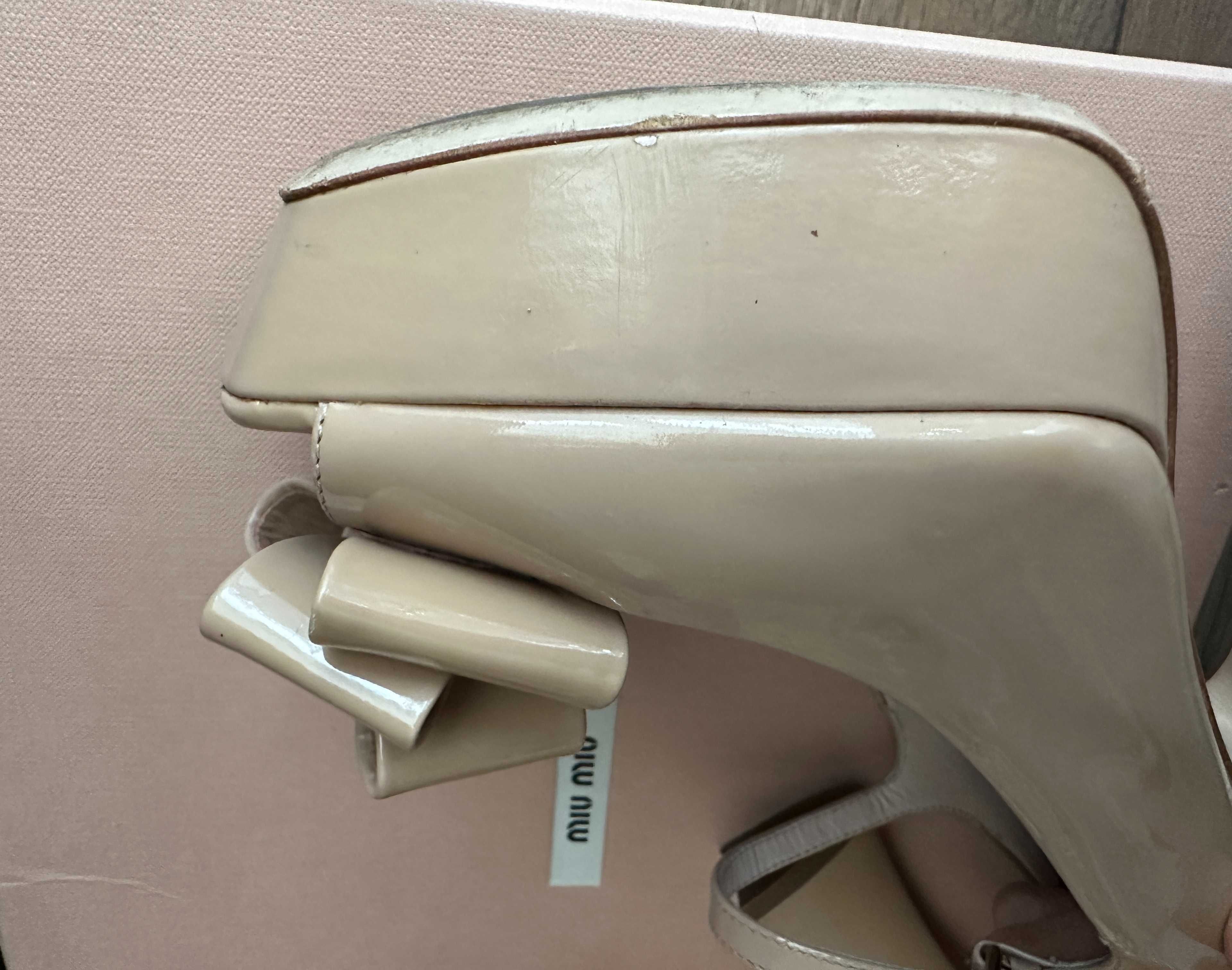 Оригинални токчета MIU MIU в телесен цвят