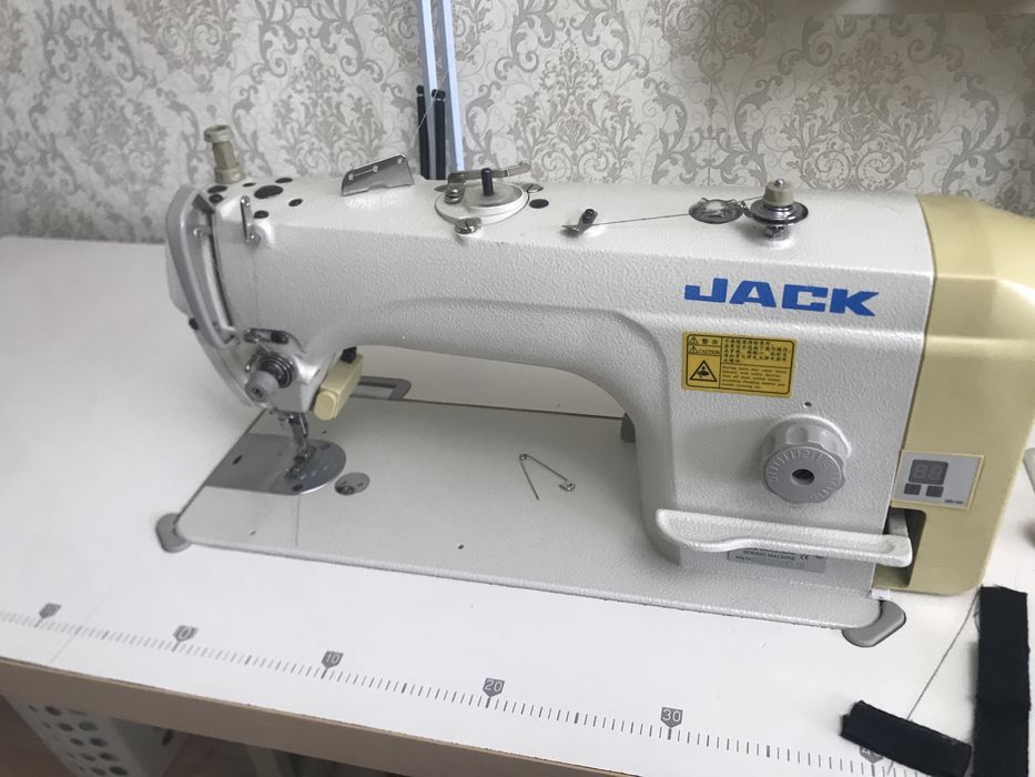 Продам швейную машинку jack