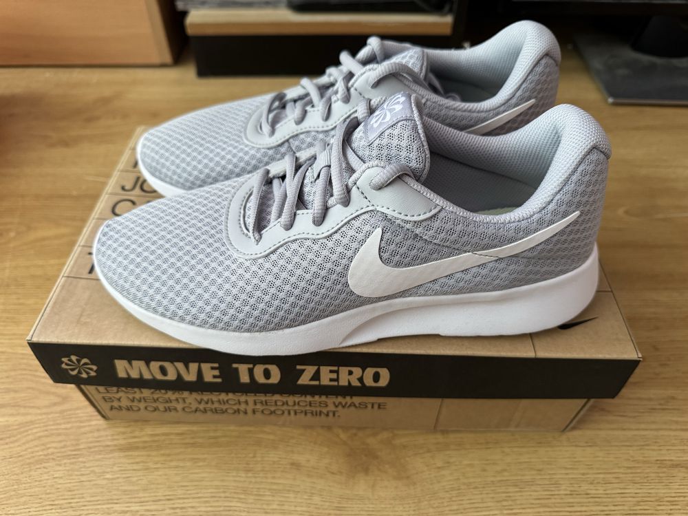 Nike Tanjun мъжки маратонки бял цвят