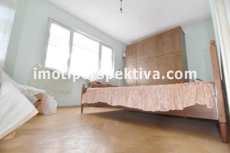Продава се Тристаен апартамент в Пловдив, Христо Смирненски - 100 кв.м за 1200 €/кв.м - Снимка #1