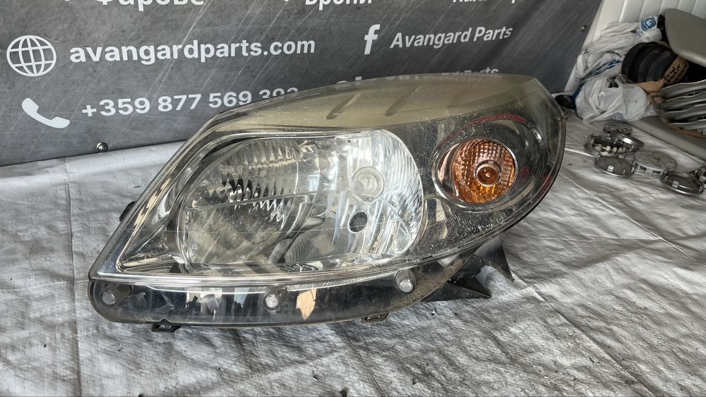 Ляв и десен фар Dacia Sandero 2008