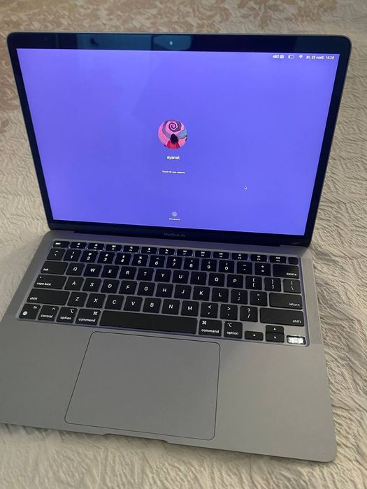 Продам Macbook air m1 2020г 256 gb
