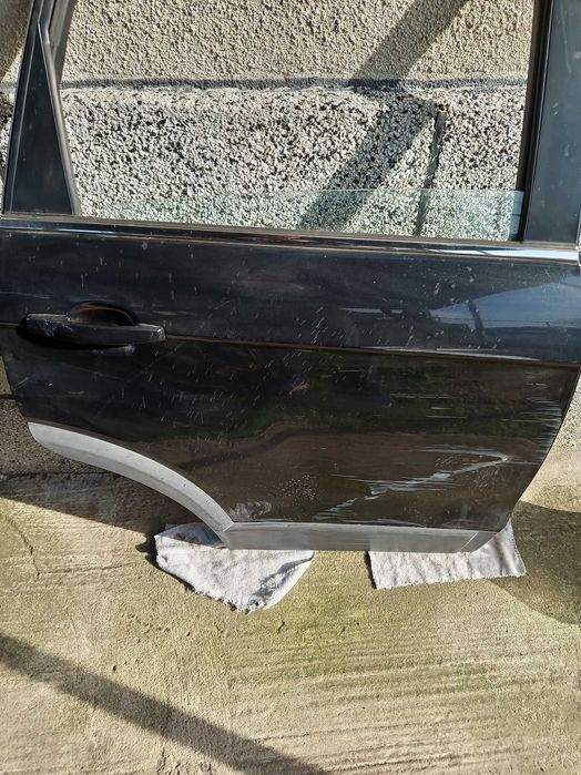 Задна дясна врата