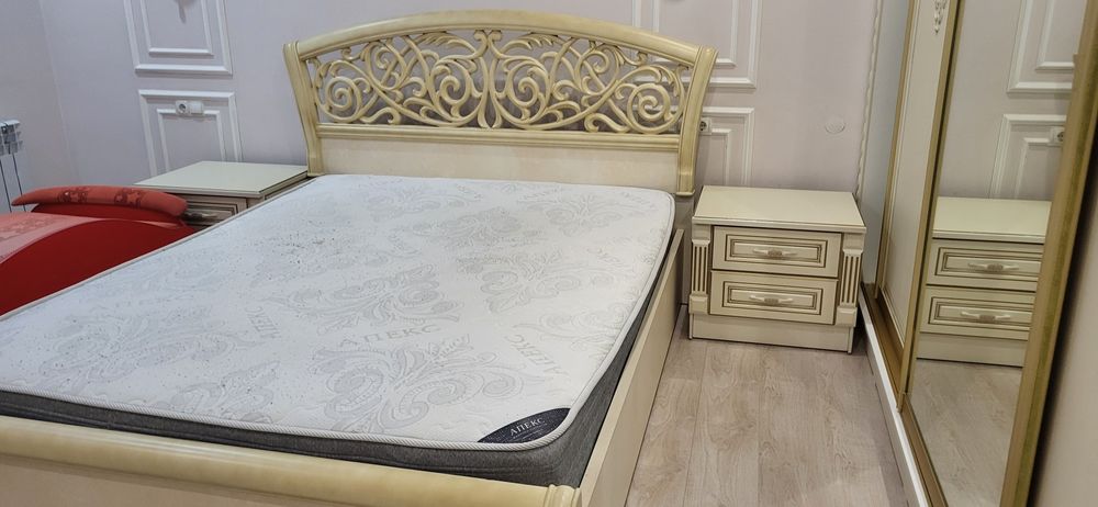 Продам срочно кроватьи 2 тумбы