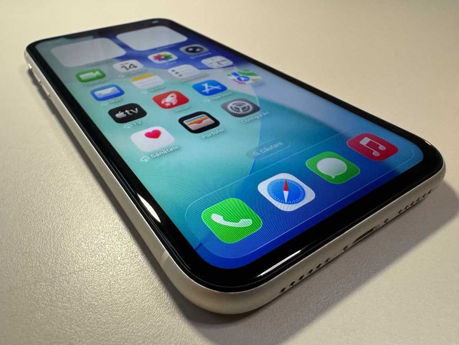  Apple / iPhone 11 64 Gb / White / 100% Acumulator