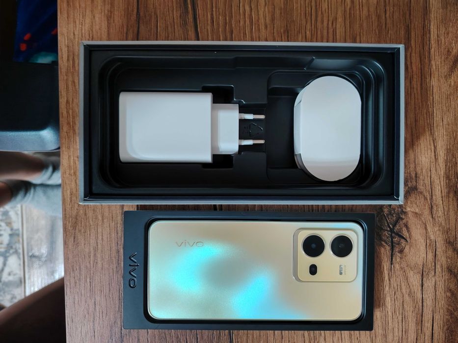 Телефон Vivo v25e