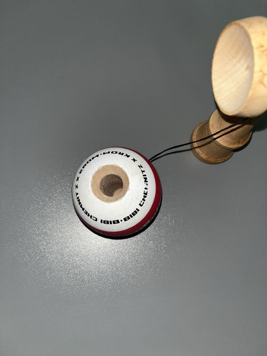Vand  kendama KROM × Bibi Chemnitz Ajagak in stare foarte buna