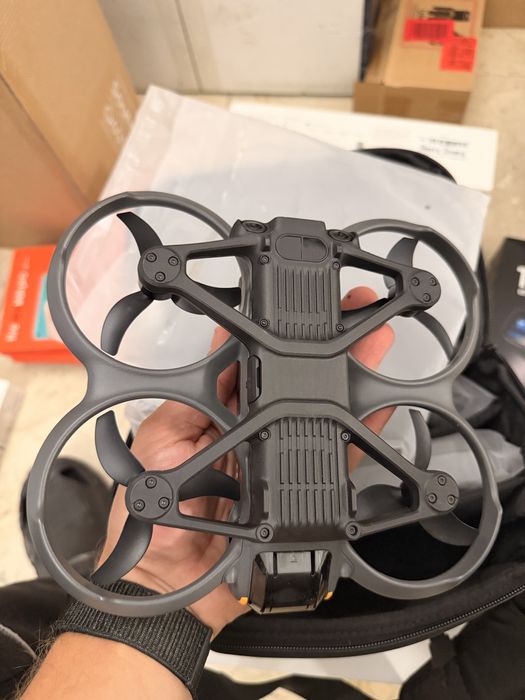 Drona dji avata 2 3 baterii in stare noua doar activata, garantie 2027