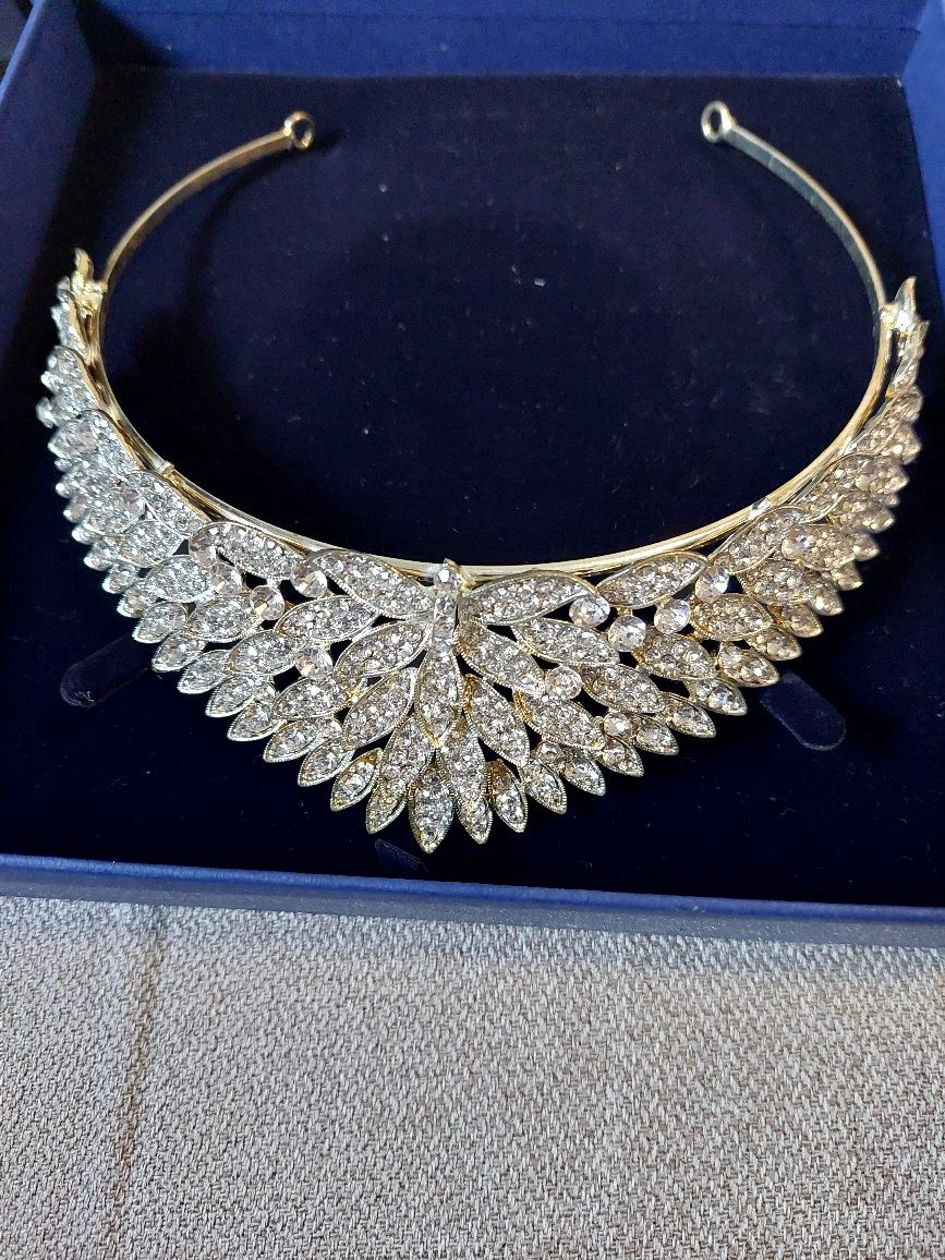Vand coronita de mireasa noua
