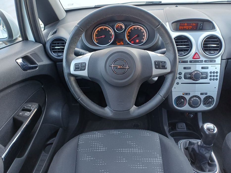 Opel Corsa an 2011 motor 1.4 benzina