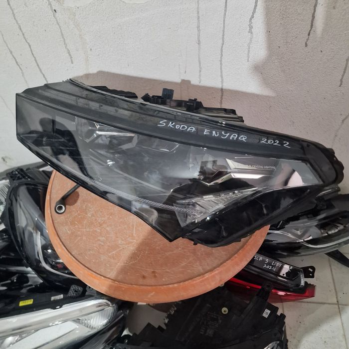 Skoda Enyaq 2022 ляв и десен фар