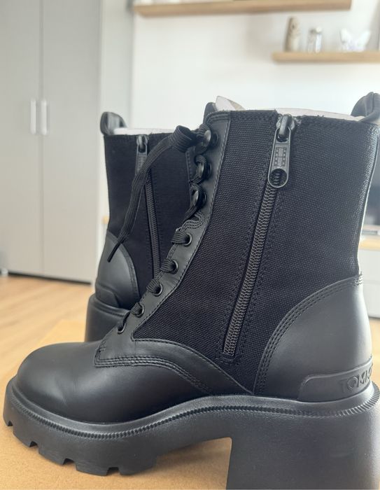 Ghete Tommy Jeans nr 39 din piele, noi!