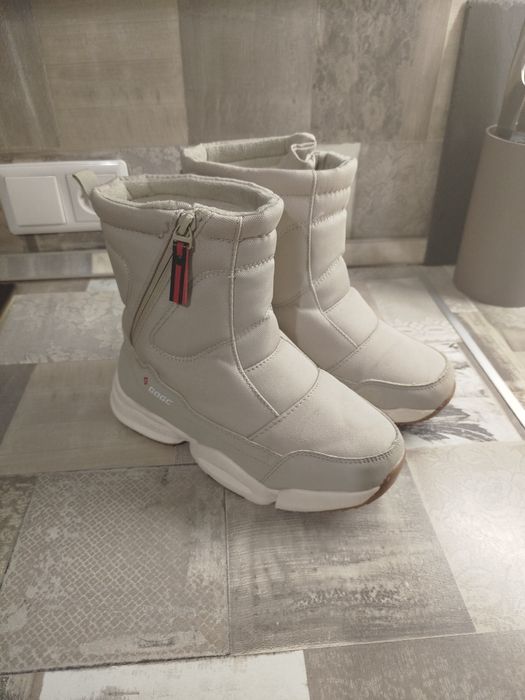 Продам детские дутики 36 размер