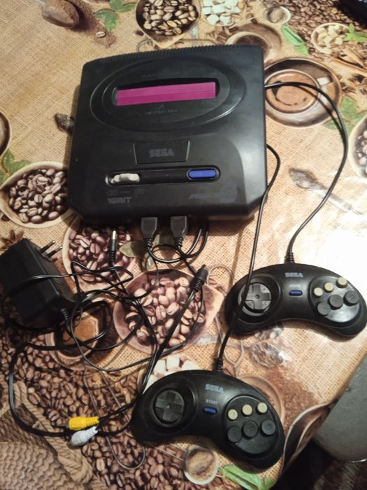 Приставка Sega,два джойстика,зарядка.