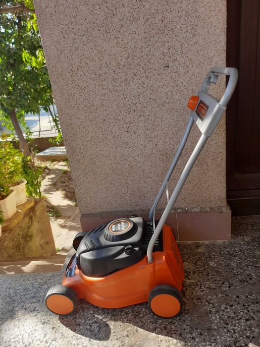 Детска косачка Black and decker