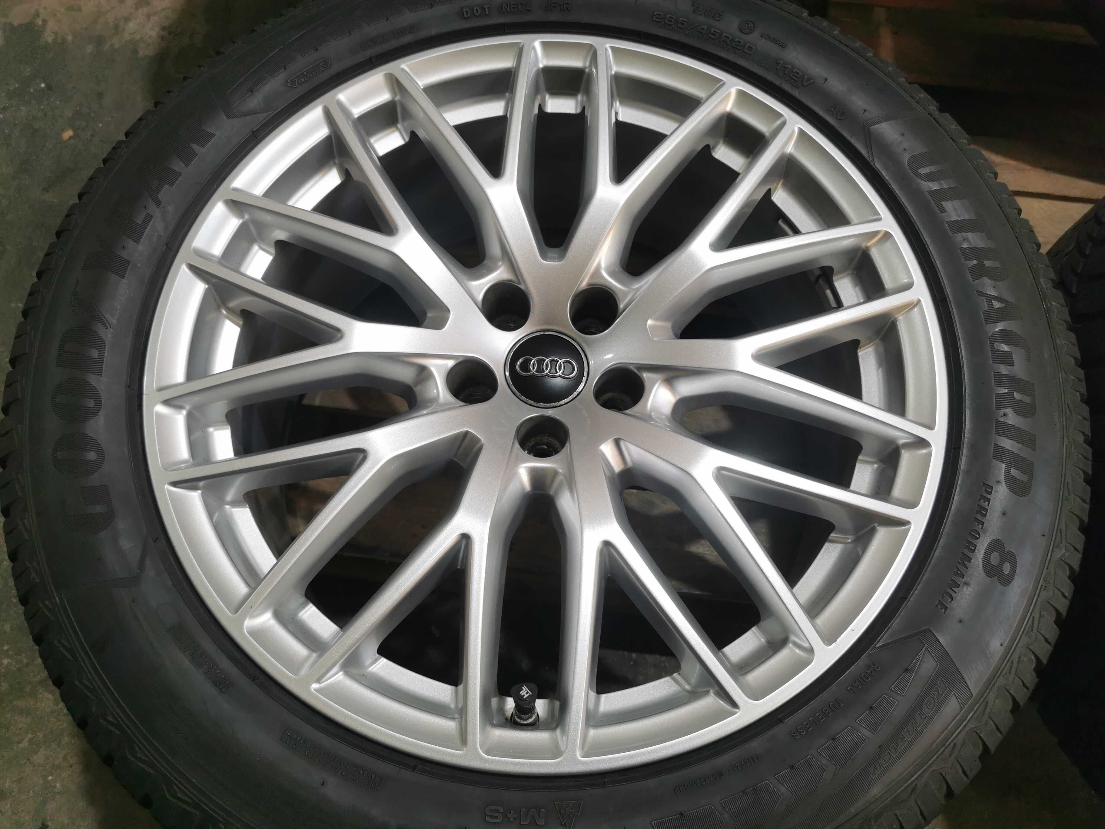 Jante Originale Audi Q7 4M . R 20 cu anvelope de iarna