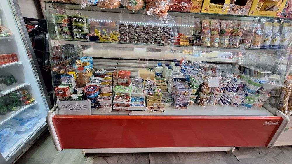 Витрина за колбаси и млечни продукти