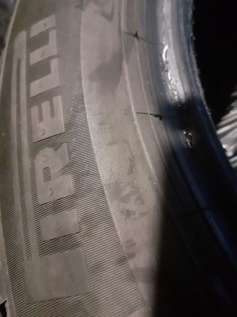 Продавам гуми 205 55 16 pirelli dot 21  .джанти 16 и тазове за ауди