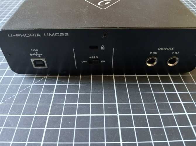 Външна аудио карта (аудио интерфейс) Behringer UMC22