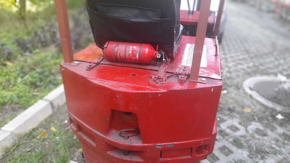 Продавам електрокар товароподемност 1000кг  2200мм височина.