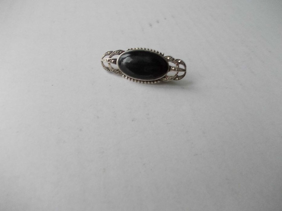 Brosa veche din argint cu onyx si markasite 4