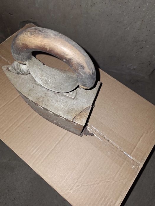 Fier de calcat vechi