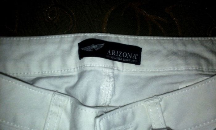 джинсы "аризона" оригинал, новые, белые с вышивкой, 46 размер