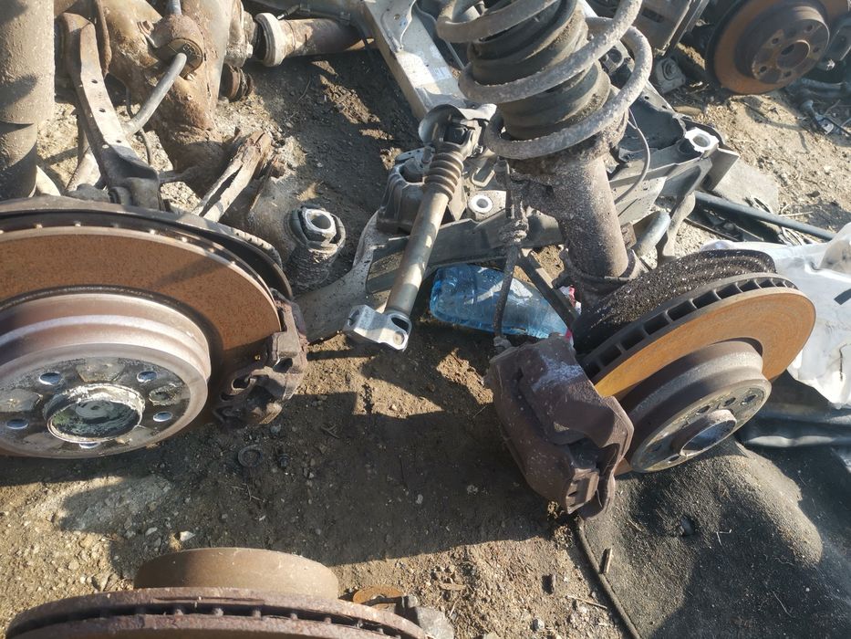 Спирачки 335д бмв е90 е91 е92 е93 апарати дискове накладки съпорти