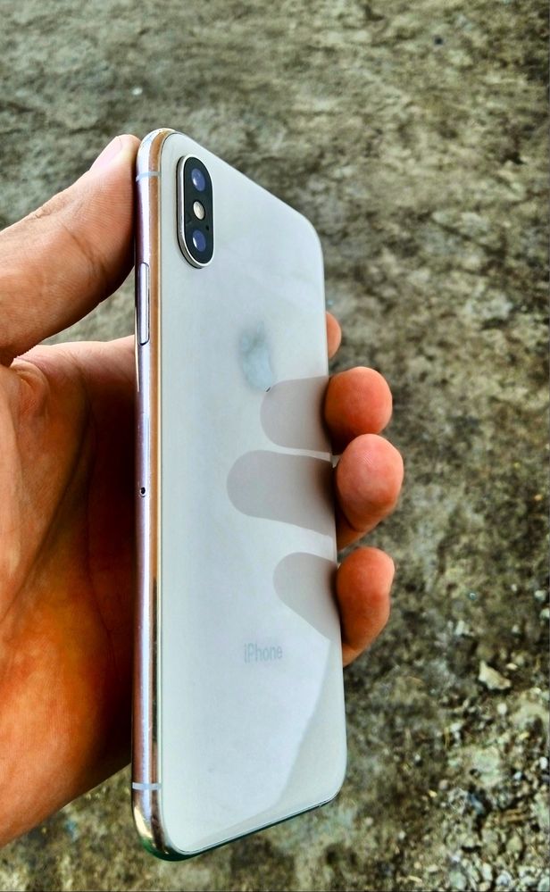 iPhone Xs xotira 64 Yoks 75 radnoy TrueTone Face Id alo ishledi