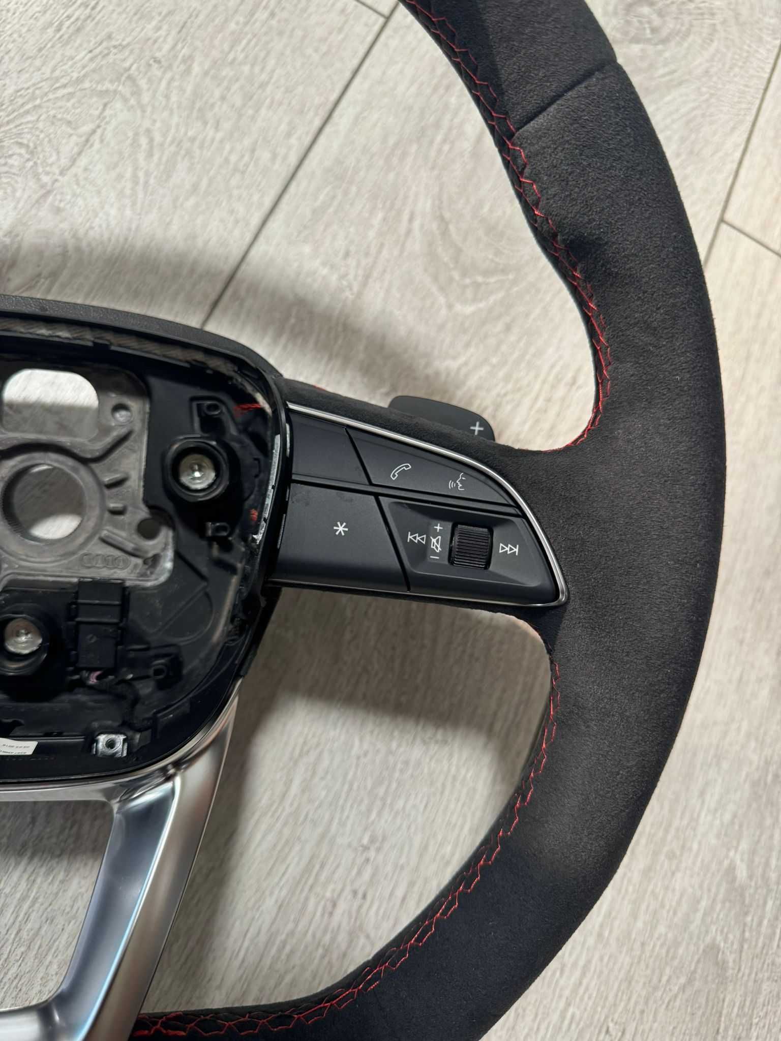 Volan Audi RS / Alcantara / Tesit Audi A4/A5/A5/Q3/Q5/Q7/Q8 S Line NOU