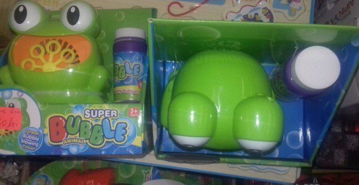 Masina de facut baloane pe baterii pentru copii Frog Bubble Machine