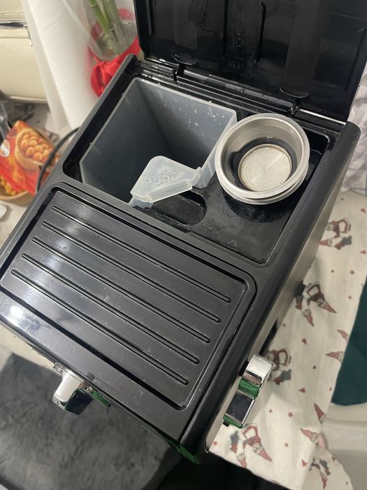 Vand espressor delonghi+ibric pentru spuma de lapte