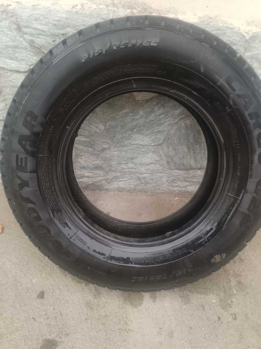 Vind un cauciuc  in stare bună