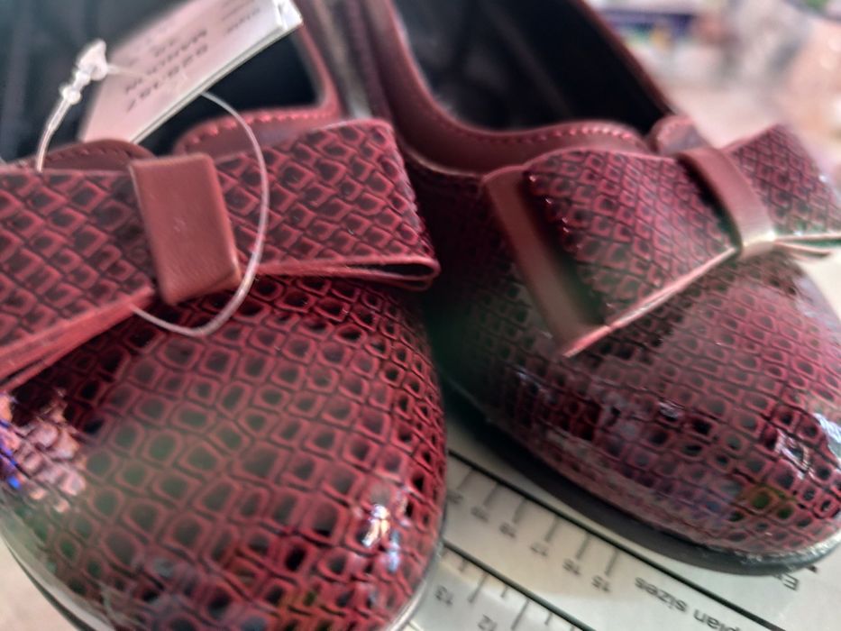 Дамски обувки във вишнав цвят пролетни