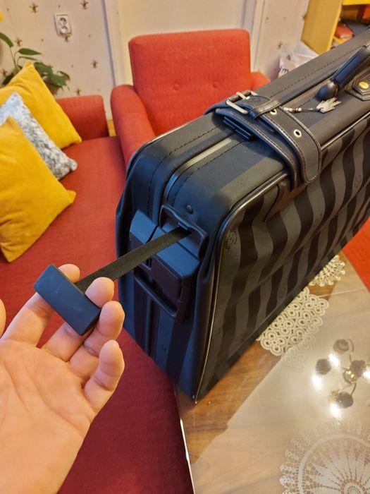 Куфари 2бр. големи 2бр. малки.