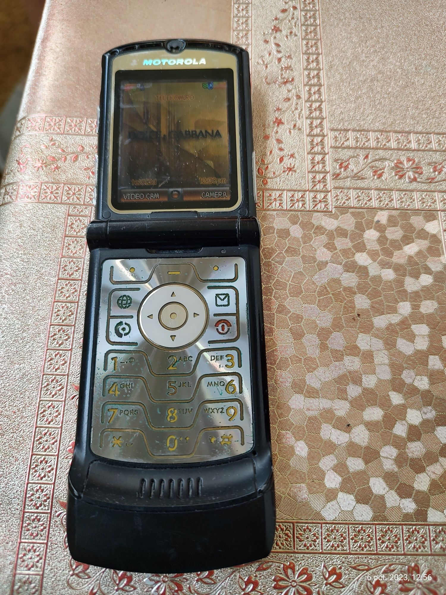 Motorola RAZR V3 liber rețea.