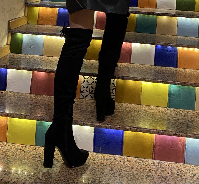 Черни чизми с дебел ток